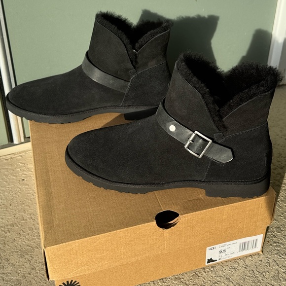 UGG Romely Short Buckle Boots - Picture 4 of 12